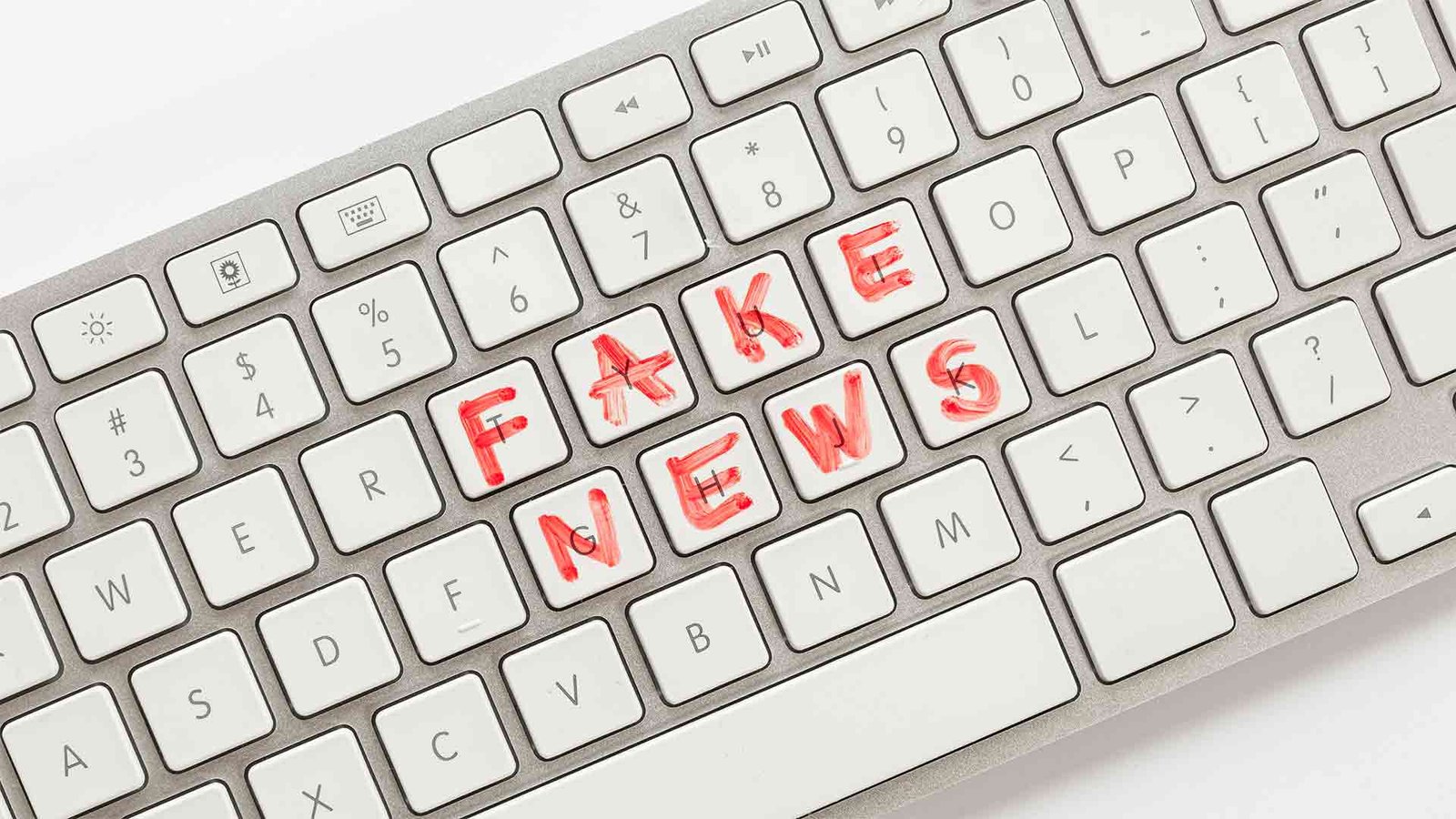 keyboard-with-fake-news