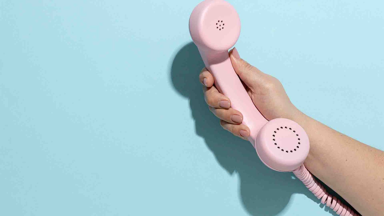 vintage-pink-telephone-composition