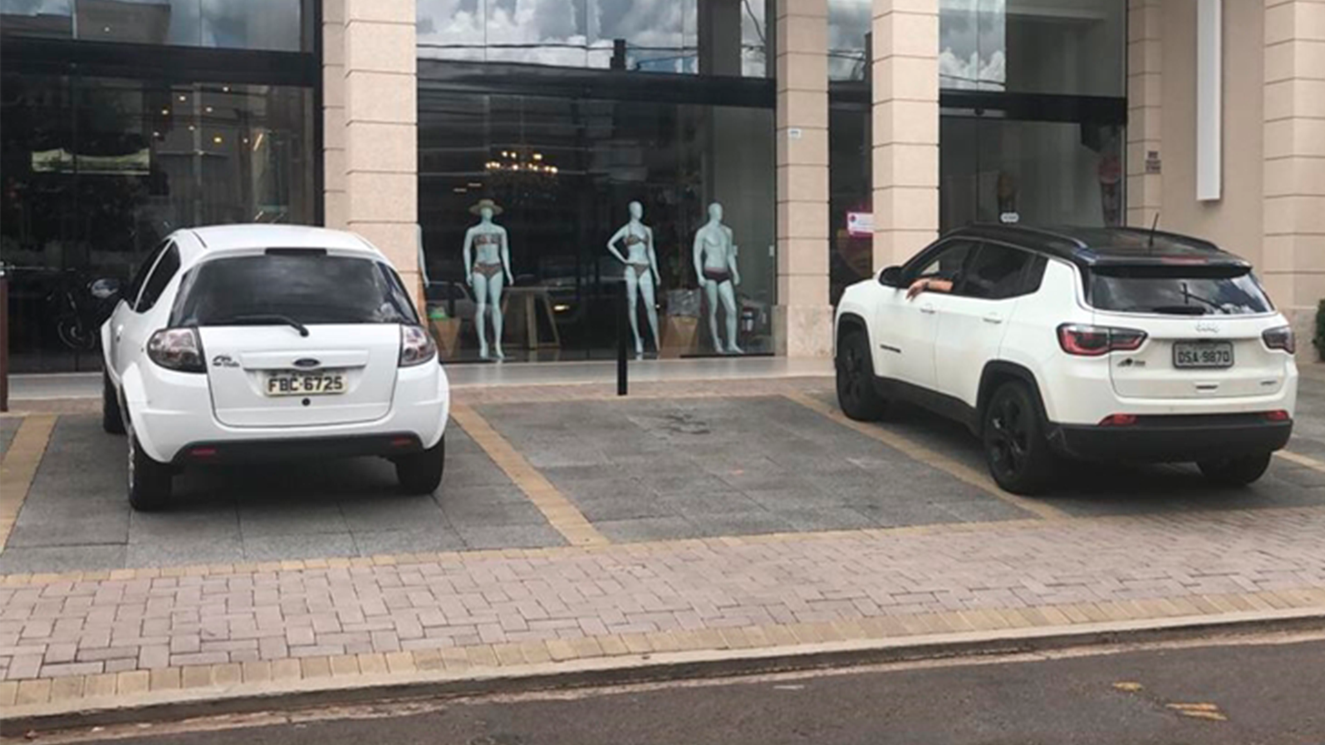 estacionamento calçada