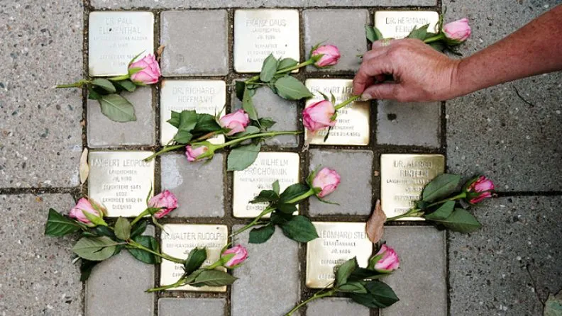 Stolpersteine - instaladas em memória de vítimas do Holocausto na Alemanha